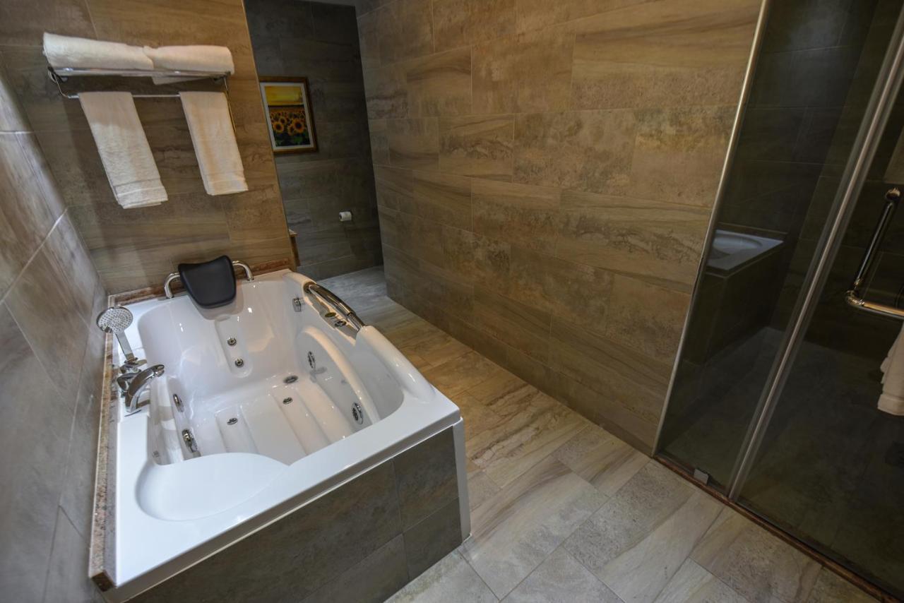 Casa Solada Hotel คัมพาลา ภายนอก รูปภาพ